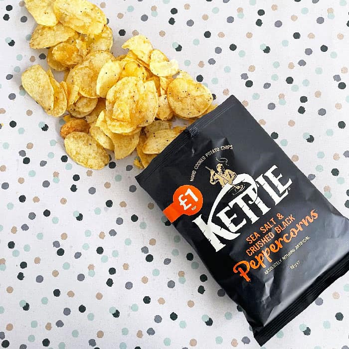 Box of 12 – Kettle Chips Sea Salt & Crushed Black Peppercorns 80g – (£1.29 Bags)