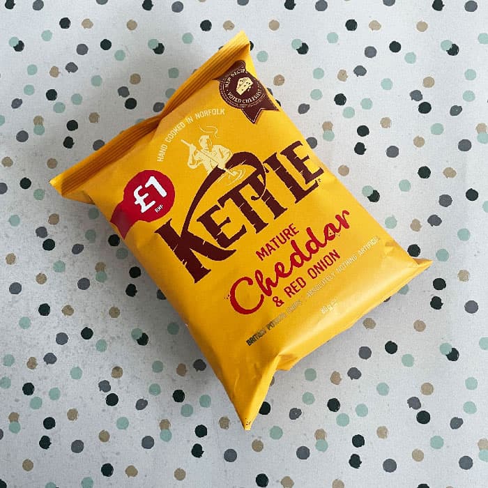 Box of 12 – Kettle Chips Mature Cheddar & Red Onion 80g – (£1.29 Bags)