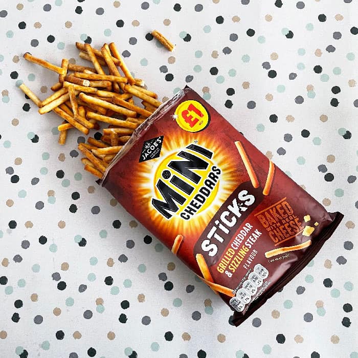Box of 14 – Jacob’s Mini Cheddars Sticks Grilled Cheddar & Sizzling Steak 75g – (£1 Bags)