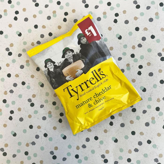 Tyrrells Mature Cheddar and Chive 60g – (£1 Bag)