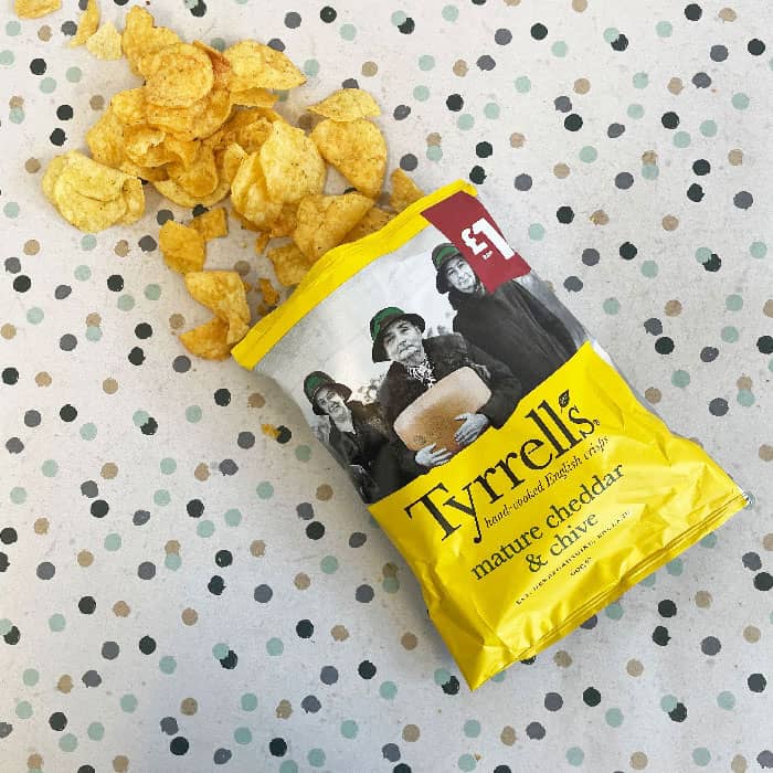 Tyrrells Mature Cheddar and Chive 60g – (£1 Bag)